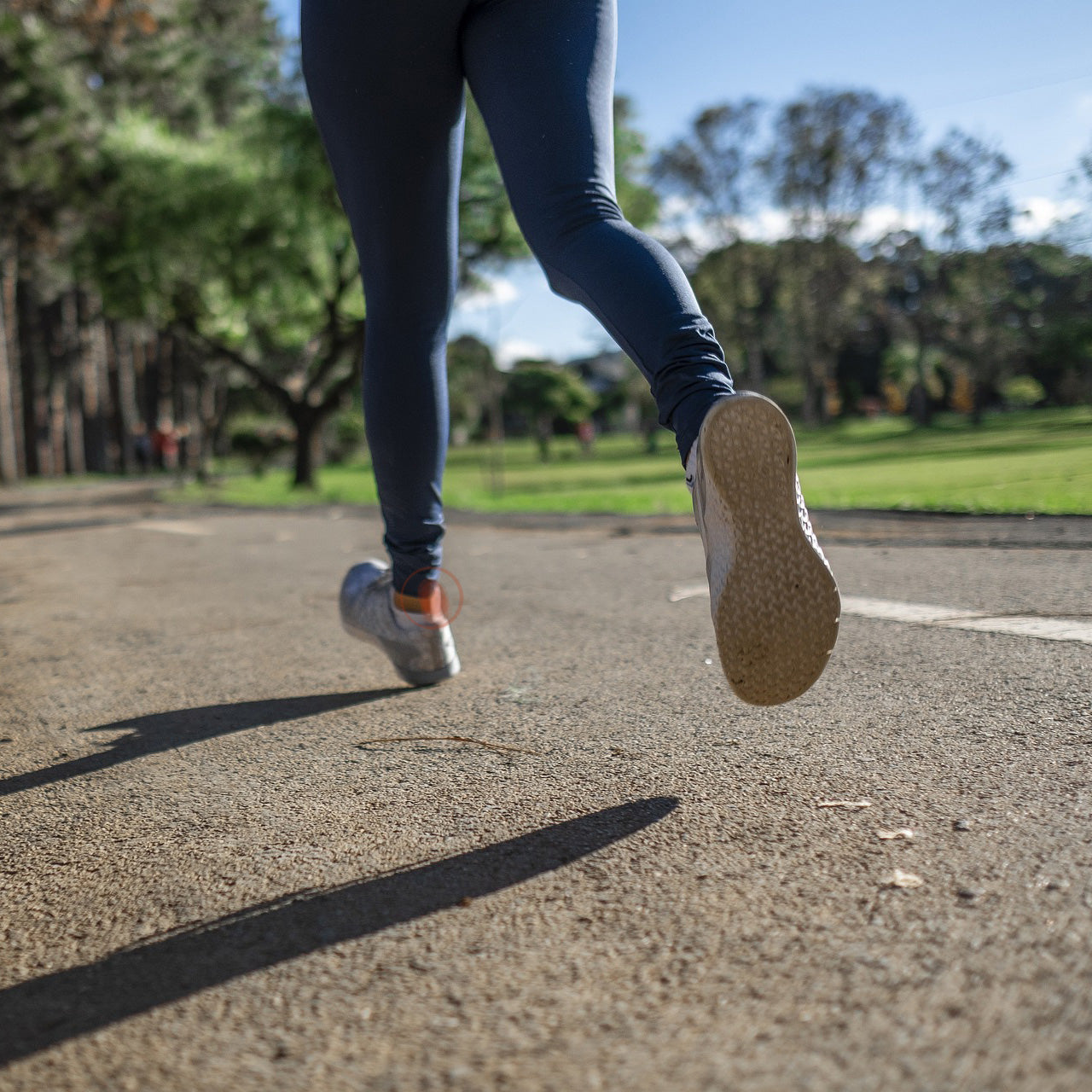 Runner with red mark on inner ankle implying inner ankle pain